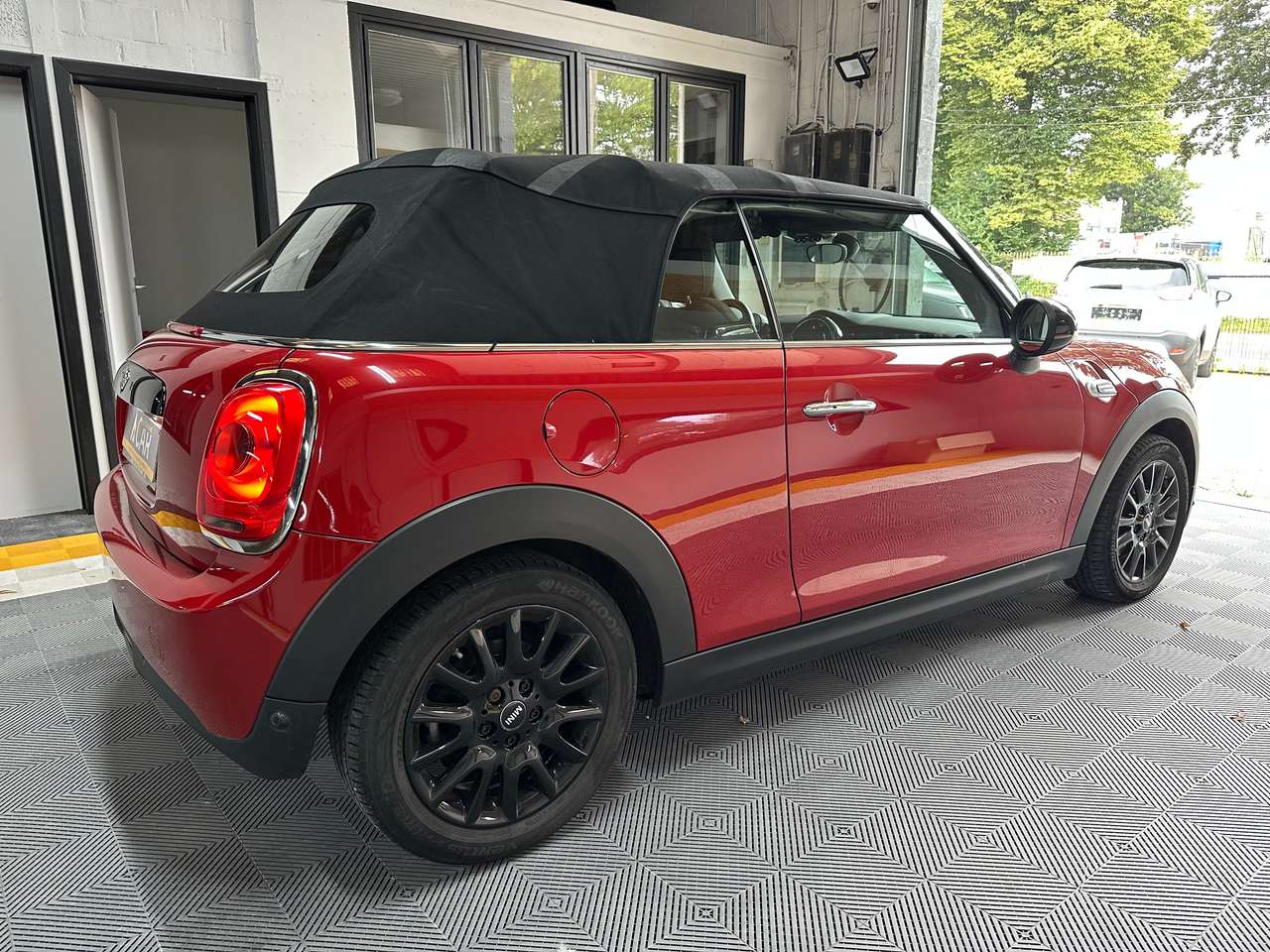 https://alternativecar.be/wp-content/uploads/2024/07/mini-cooper-d-cabrio-1-5-garantie-12m-39527-3.jpg