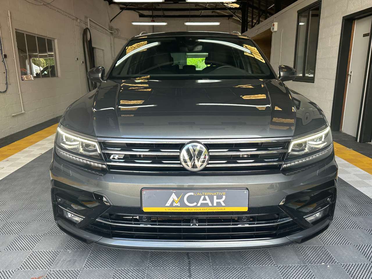 https://alternativecar.be/wp-content/uploads/2024/07/volkswagen-tiguan-2-0-tdi-scr-highline-dsg-r-line-garantie-12m-29437-1.jpg