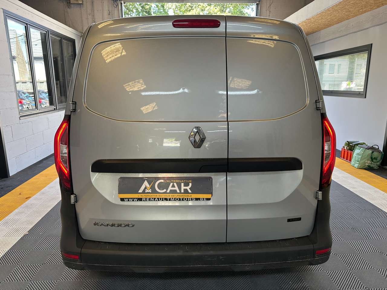 https://alternativecar.be/wp-content/uploads/2024/08/renault-kangoo-e-tech-45-kwh-authentic-r11-garantie-06-2025-67006-4.jpg