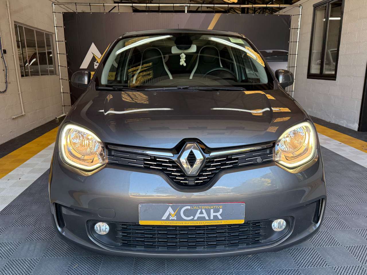 https://alternativecar.be/wp-content/uploads/2024/10/renault-twingo-0-9-tce-edition-one-garantie-12m-103579-1.jpg