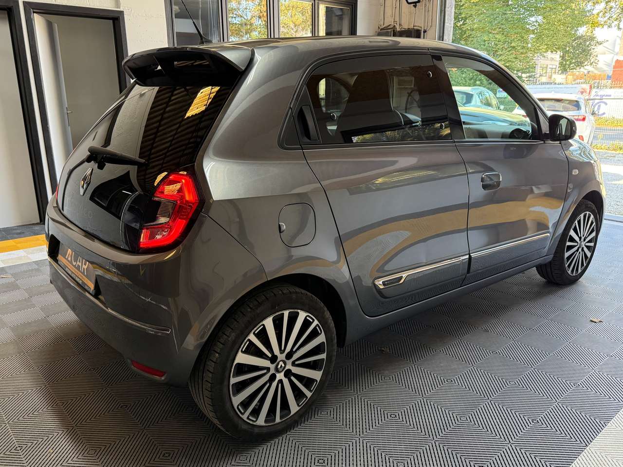 https://alternativecar.be/wp-content/uploads/2024/10/renault-twingo-0-9-tce-edition-one-garantie-12m-103579-3.jpg