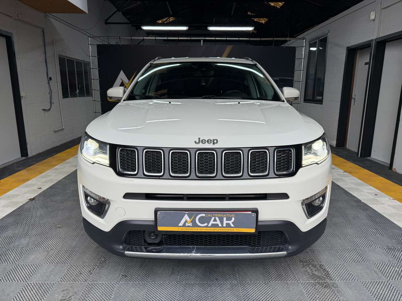 https://alternativecar.be/wp-content/uploads/2024/11/jeep-compass-1-4-turbo-4x2-limited-garantie-12m-103887-1.jpg