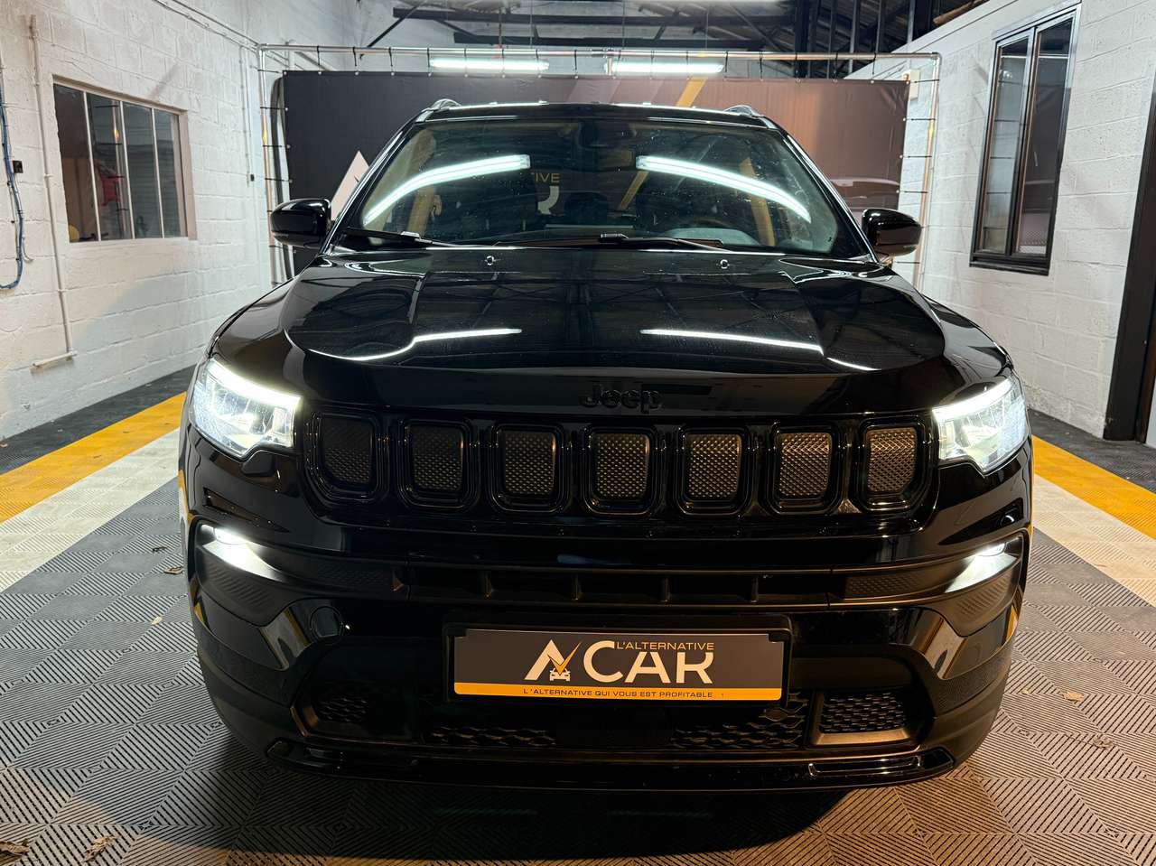 https://alternativecar.be/wp-content/uploads/2024/11/jeep-compass-1-6-mjd-4x2-night-eagle-garantie-jeep-103951-1.jpg