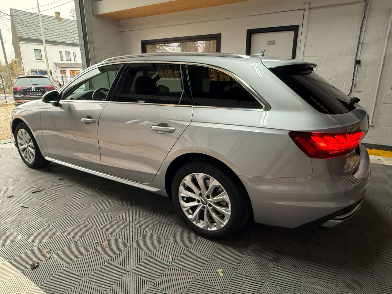 https://alternativecar.be/wp-content/uploads/2024/12/audi-a4-30-tdi-business-edition-s-tronic-garantie-12m-104092-5.jpg