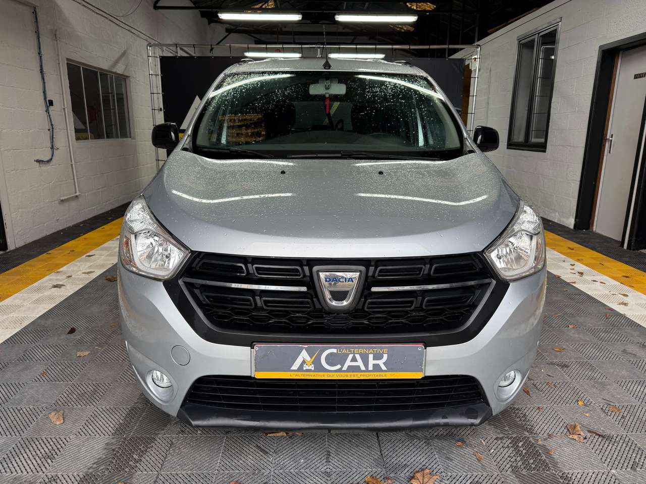 https://alternativecar.be/wp-content/uploads/2024/12/dacia-lodgy-1-5-blue-dci-comfort-7pl-garantie-12m-104044-1.jpg