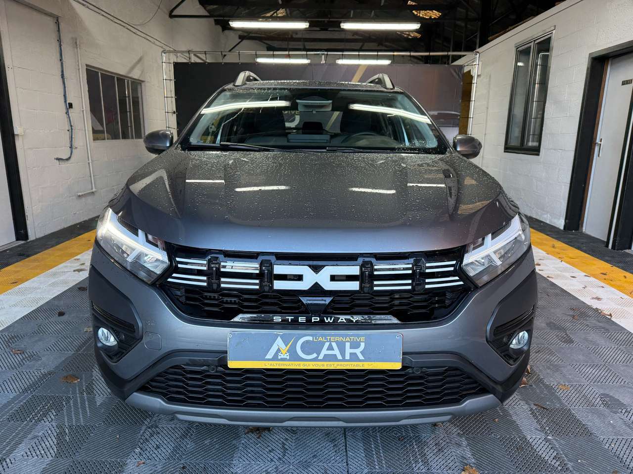 https://alternativecar.be/wp-content/uploads/2024/12/dacia-sandero-stepway-1-0-tce-expression-cvt-garantie-dacia-104060-1.jpg