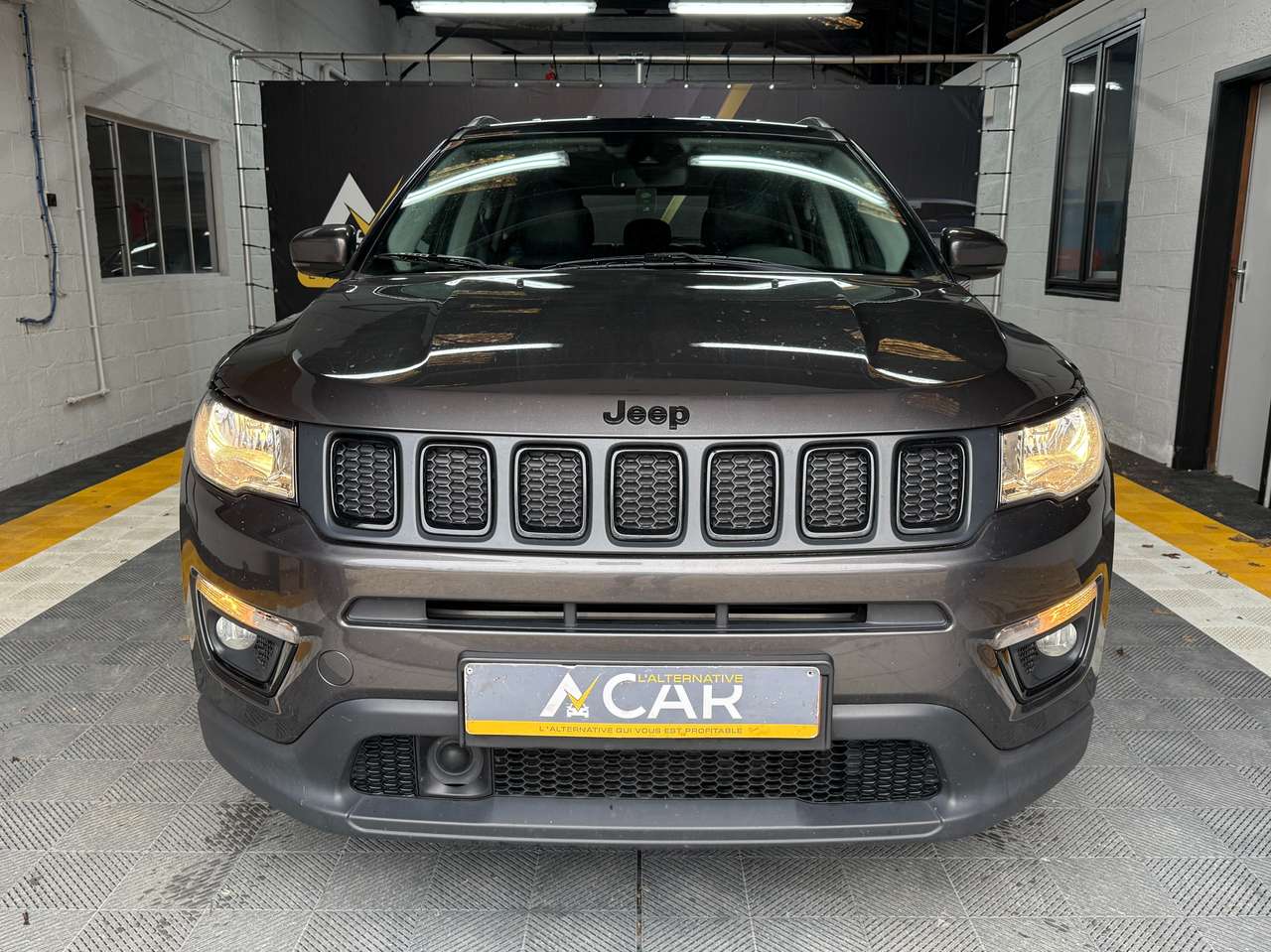 https://alternativecar.be/wp-content/uploads/2024/12/jeep-compass-1-4-turbo-4x2-downtown-garantie-12m-104188-1.jpg