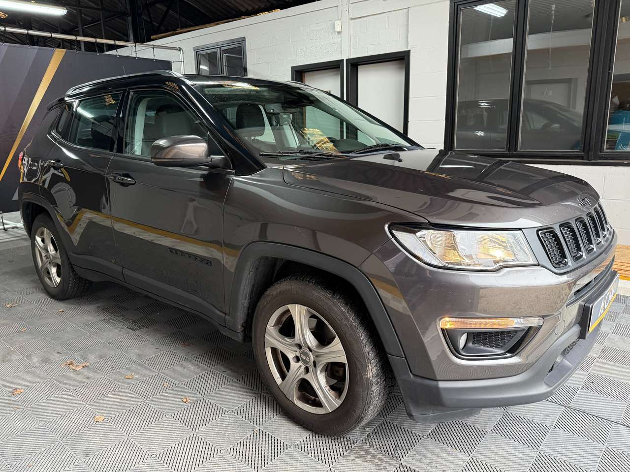 https://alternativecar.be/wp-content/uploads/2024/12/jeep-compass-1-4-turbo-4x2-downtown-garantie-12m-104188-2.jpg