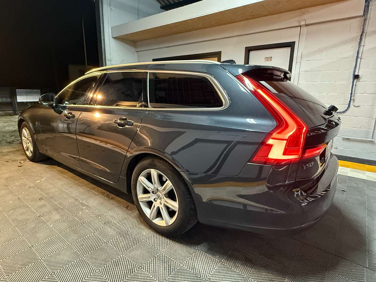 https://alternativecar.be/wp-content/uploads/2024/12/volvo-v90-2-0-d3-momentum-geartronic-garantie-12m-104140-5.jpg