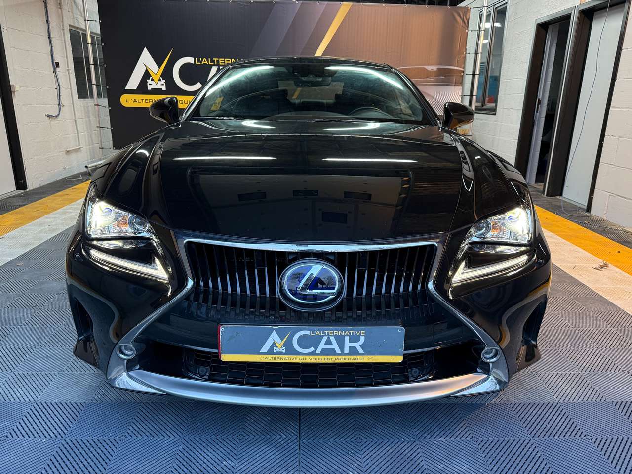 https://alternativecar.be/wp-content/uploads/2025/02/lexus-rc-300h-2-5i-privilege-line-e-cvt-garantie-12m-104478-1.jpg