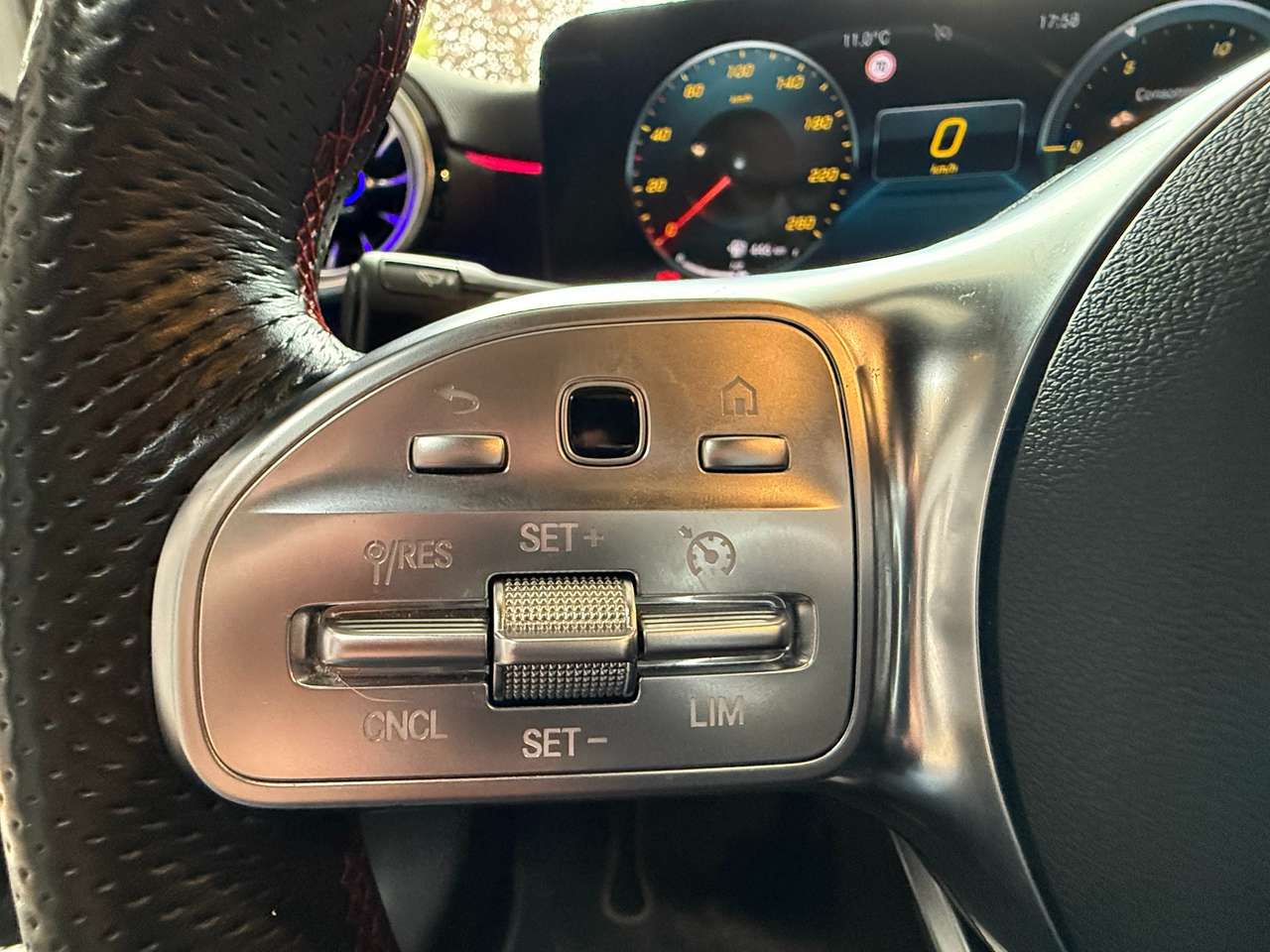 https://alternativecar.be/wp-content/uploads/2025/04/mercedes-benz-a-180-d-amg-pack-garantie-12m-105016-11.jpg