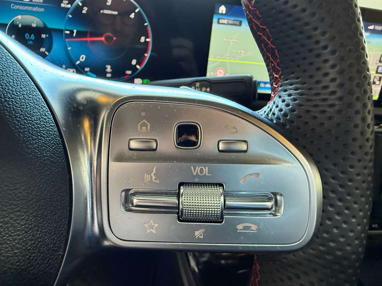 https://alternativecar.be/wp-content/uploads/2025/04/mercedes-benz-cla-200-d-amg-line-garantie-03-2027-mercedes-104886-11.jpg