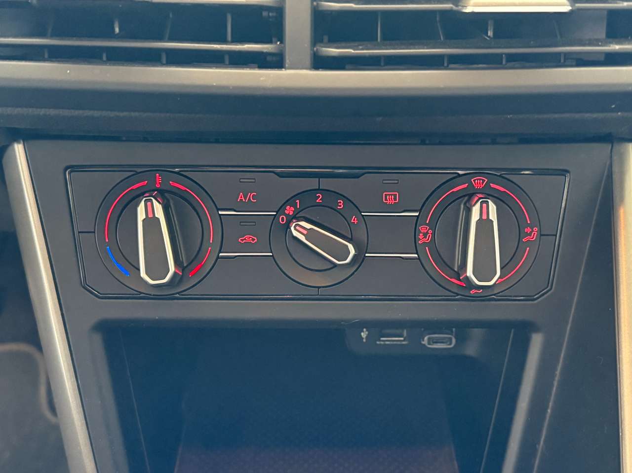 https://alternativecar.be/wp-content/uploads/2025/04/volkswagen-polo-1-0-tsi-comfortline-garantie-12m-105032-14.jpg