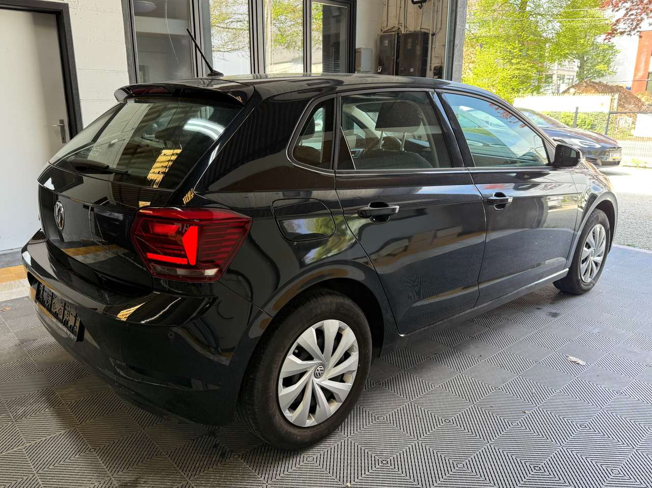 https://alternativecar.be/wp-content/uploads/2025/04/volkswagen-polo-1-0-tsi-comfortline-garantie-12m-105032-3.jpg