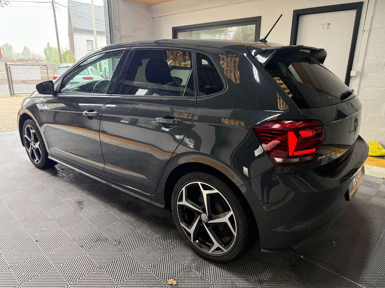 https://alternativecar.be/wp-content/uploads/2025/04/volkswagen-polo-1-0-tsi-highline-opf-dsg-r-line-garantie-12m-104999-5.jpg