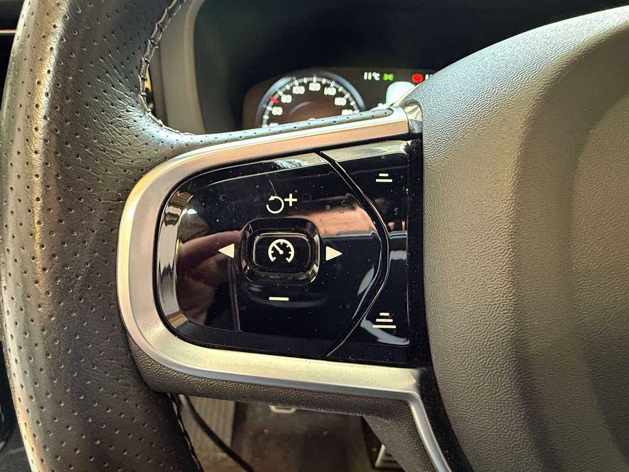 https://alternativecar.be/wp-content/uploads/2025/04/volvo-xc60-2-0-d3-r-design-garantie-12m-105048-11.jpg
