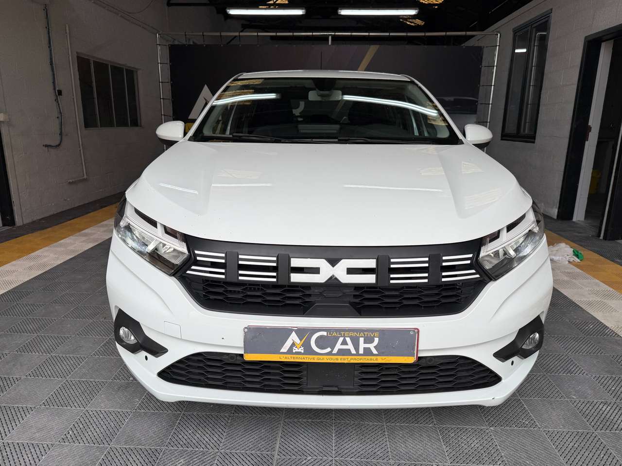 https://alternativecar.be/wp-content/uploads/2025/05/dacia-sandero-1-0-tce-expression-garantie-05-2027-dacia-105353-1.jpg