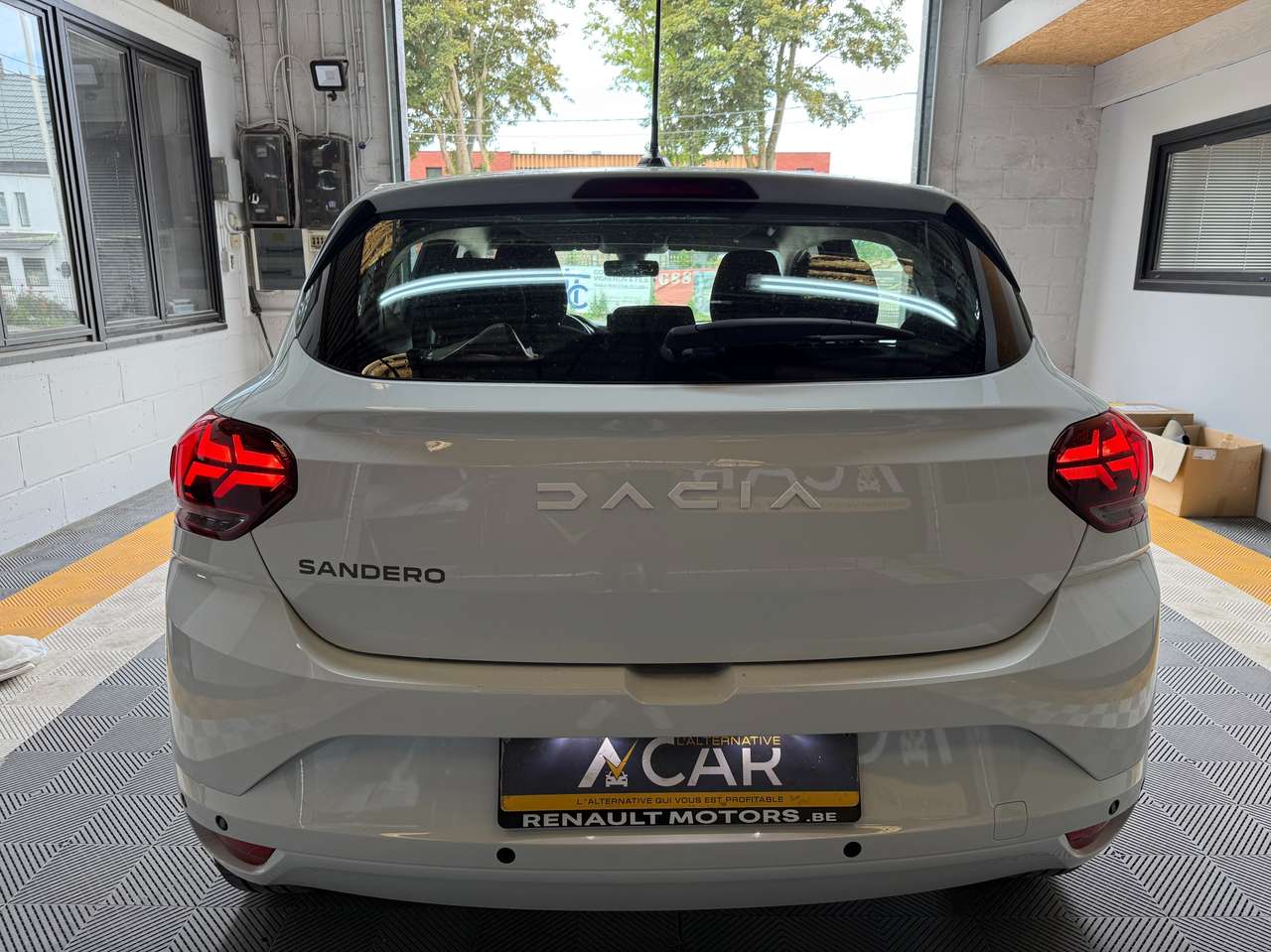 https://alternativecar.be/wp-content/uploads/2025/05/dacia-sandero-1-0-tce-expression-garantie-05-2027-dacia-105353-4.jpg