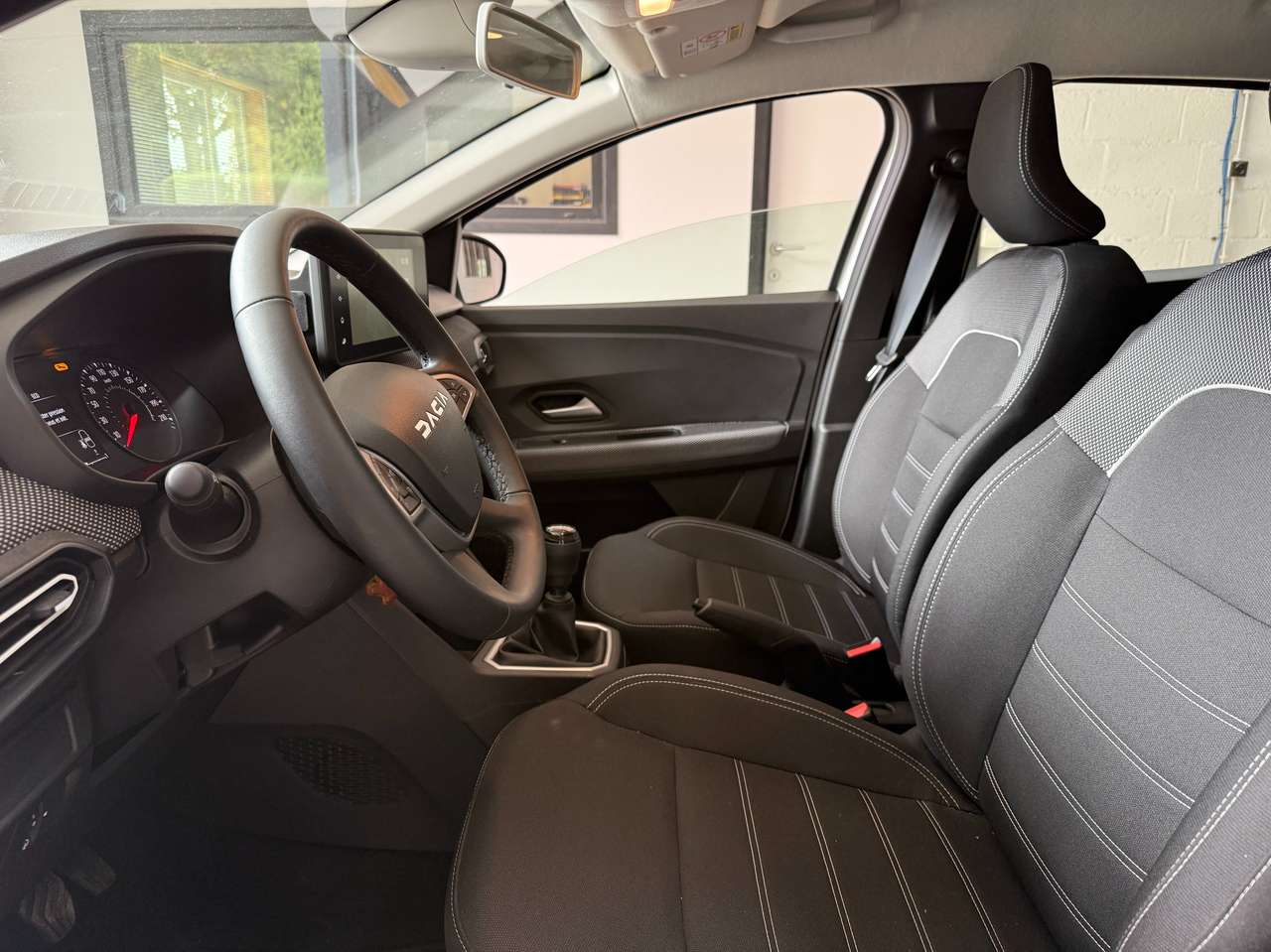 https://alternativecar.be/wp-content/uploads/2025/05/dacia-sandero-1-0-tce-expression-garantie-05-2027-dacia-105353-6.jpg