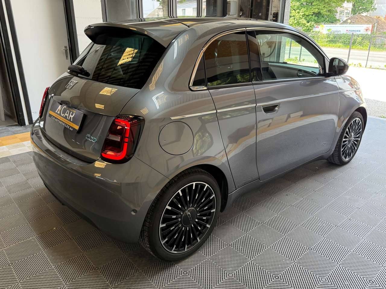 https://alternativecar.be/wp-content/uploads/2025/05/fiat-500-e-500-42-kwh-la-prima-by-bocelli-garantie-12m-105160-3.jpg