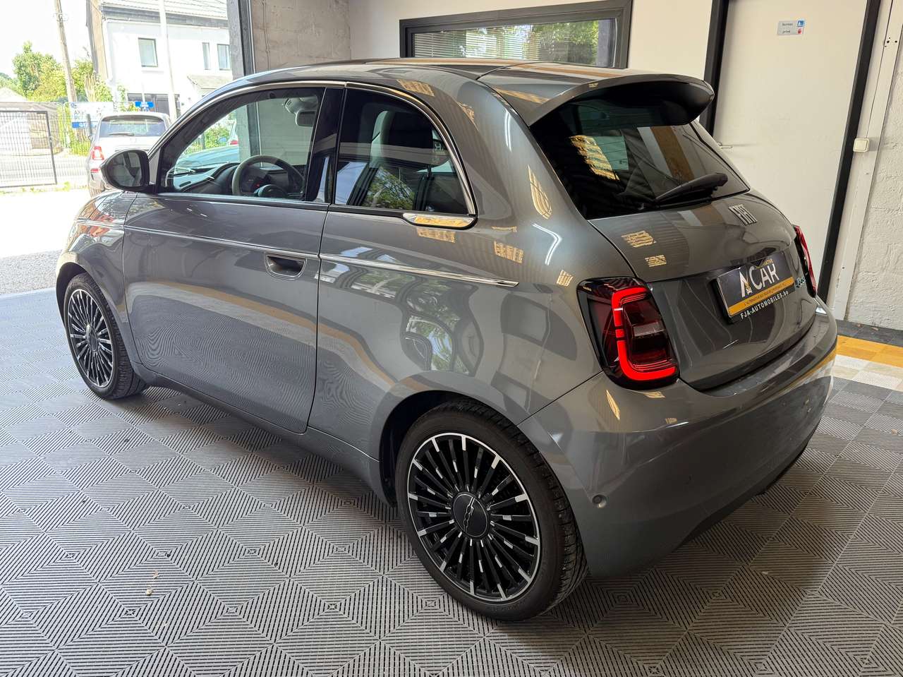 https://alternativecar.be/wp-content/uploads/2025/05/fiat-500-e-500-42-kwh-la-prima-by-bocelli-garantie-12m-105160-5.jpg