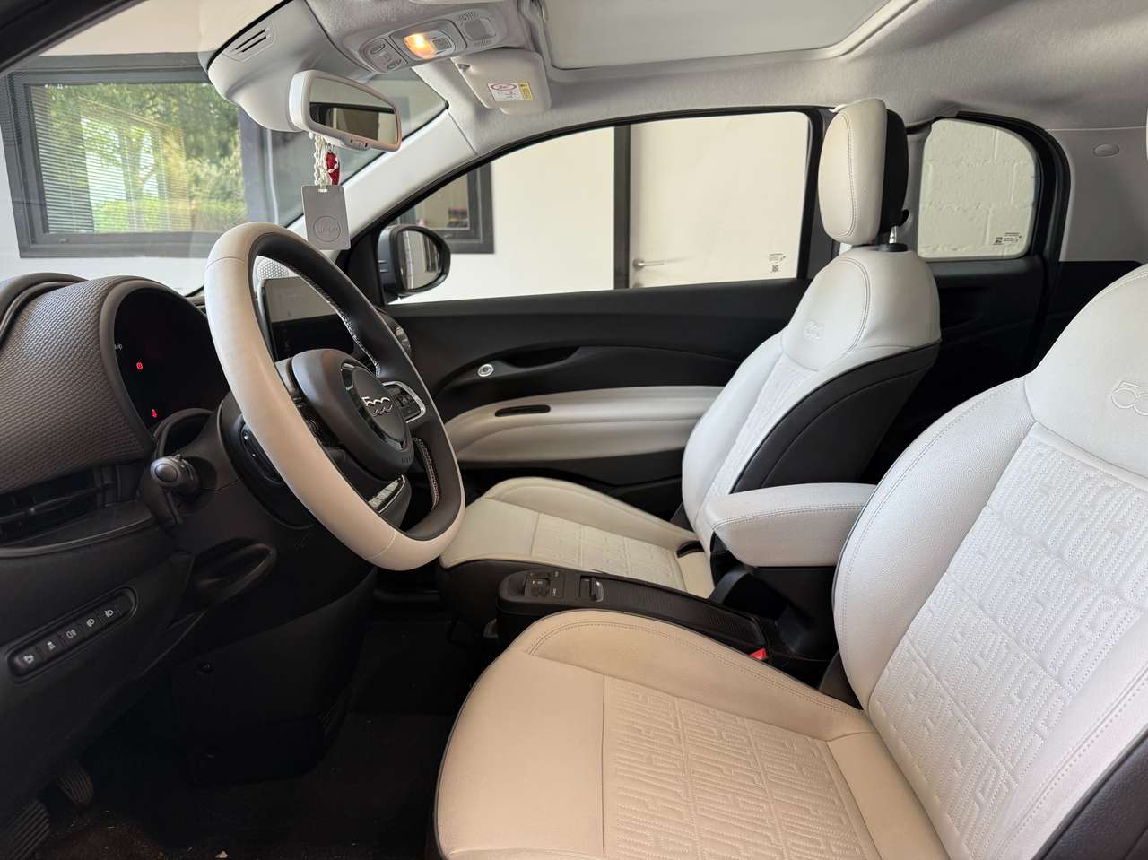 https://alternativecar.be/wp-content/uploads/2025/05/fiat-500-e-500-42-kwh-la-prima-by-bocelli-garantie-12m-105160-6.jpg