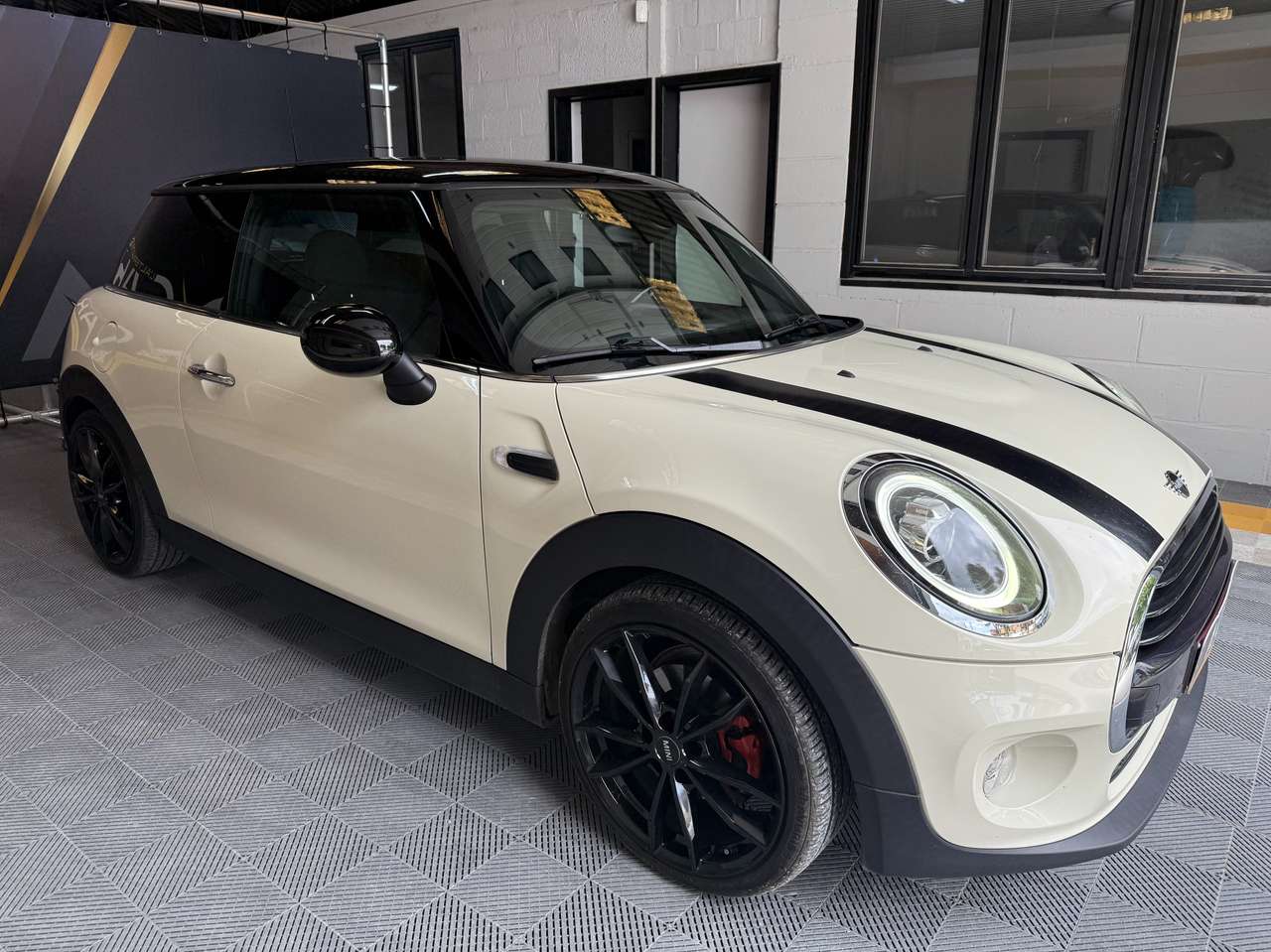 https://alternativecar.be/wp-content/uploads/2025/05/mini-cooper-1-5-opf-garantie-12m-105256-2.jpg