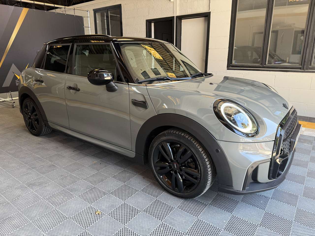 https://alternativecar.be/wp-content/uploads/2025/05/mini-cooper-1-5-opf-pack-john-cooper-works-garantie-12m-105321-2.jpg