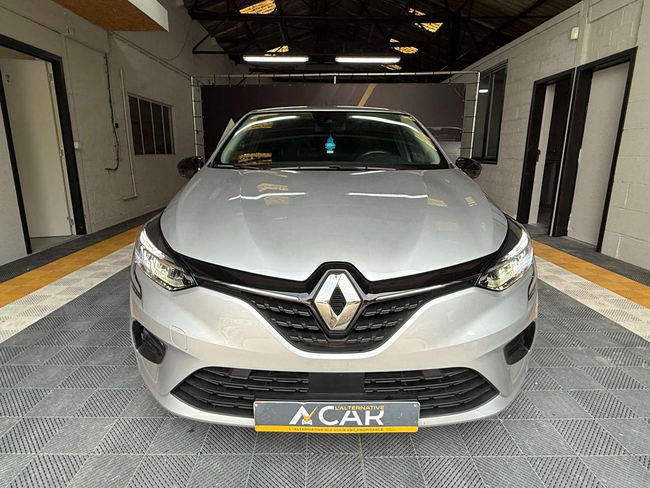 https://alternativecar.be/wp-content/uploads/2025/05/renault-clio-1-0-tce-equilibre-gpf-garantie-12m-105080-1.jpg