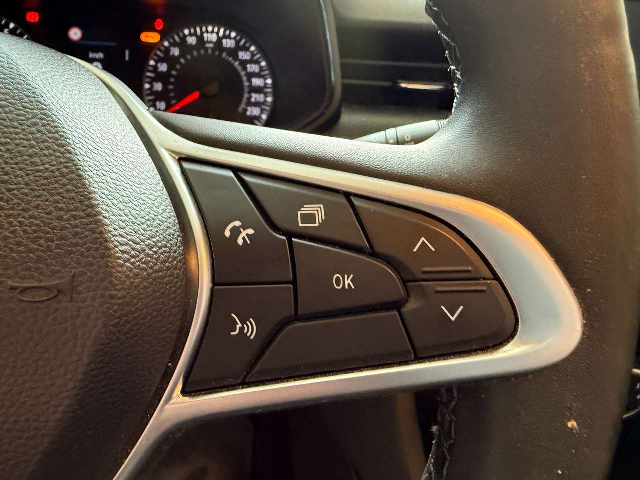 https://alternativecar.be/wp-content/uploads/2025/05/renault-clio-1-0-tce-equilibre-gpf-garantie-12m-105080-11.jpg