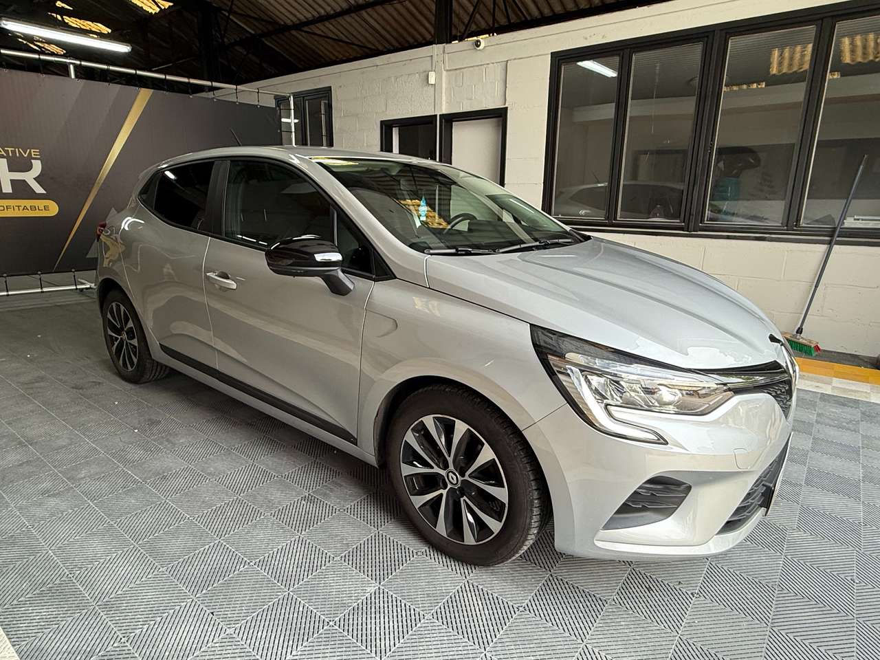 https://alternativecar.be/wp-content/uploads/2025/05/renault-clio-1-0-tce-equilibre-gpf-garantie-12m-105080-2.jpg