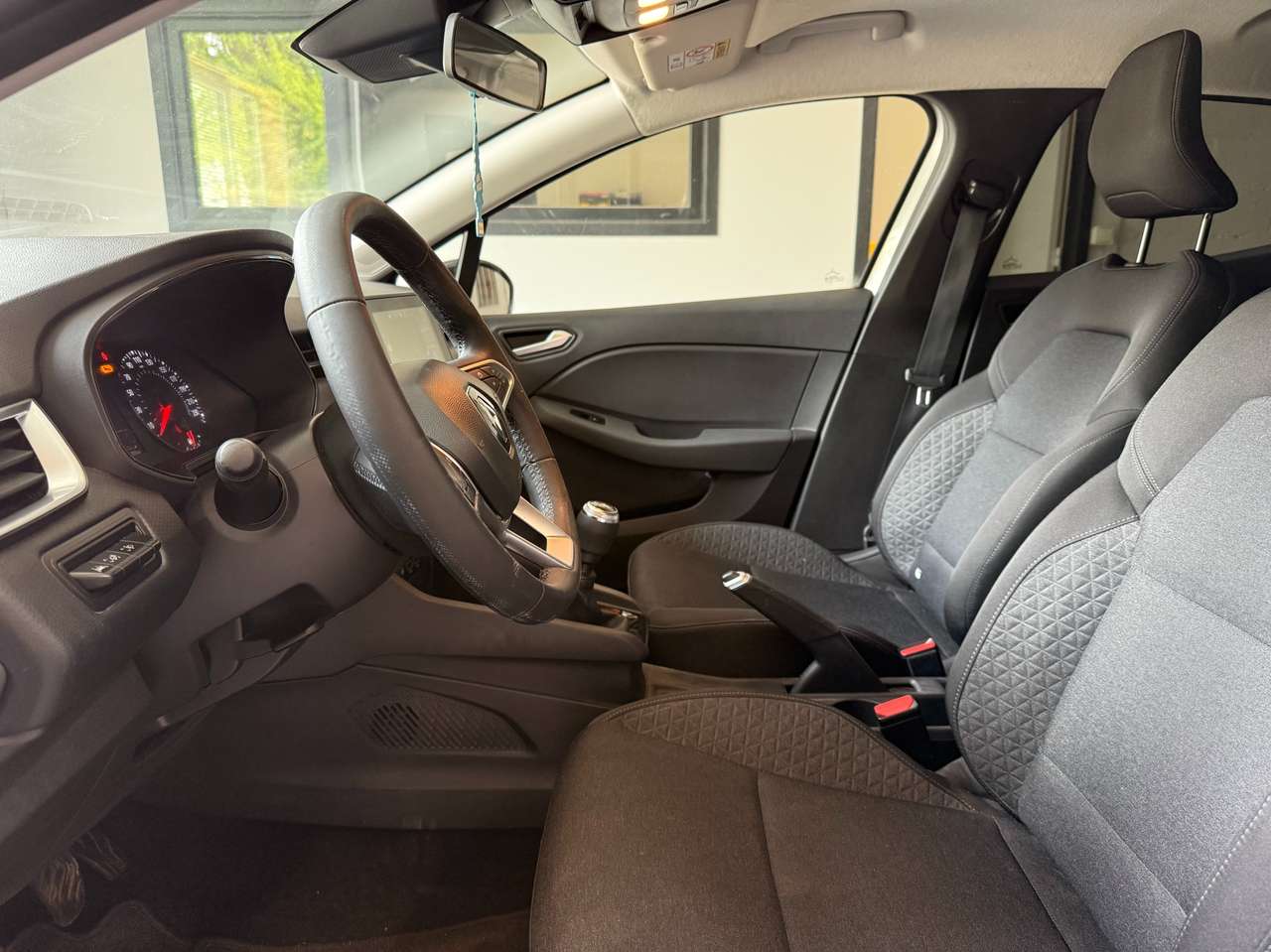 https://alternativecar.be/wp-content/uploads/2025/05/renault-clio-1-0-tce-equilibre-gpf-garantie-12m-105080-6.jpg