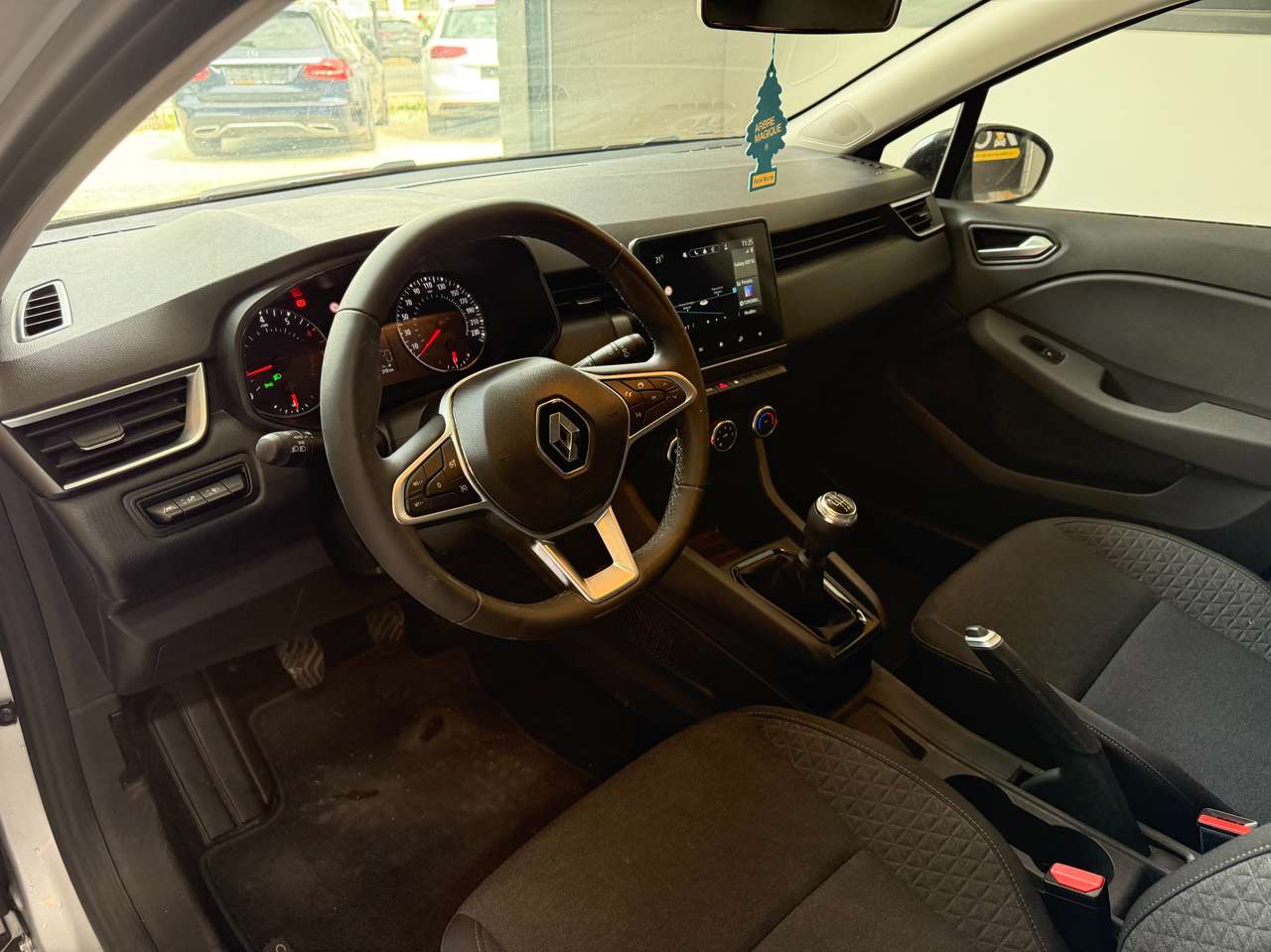 https://alternativecar.be/wp-content/uploads/2025/05/renault-clio-1-0-tce-equilibre-gpf-garantie-12m-105080-7.jpg