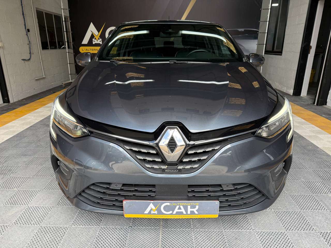 https://alternativecar.be/wp-content/uploads/2025/05/renault-clio-1-0-tce-limited-garantie-12m-105289-1.jpg