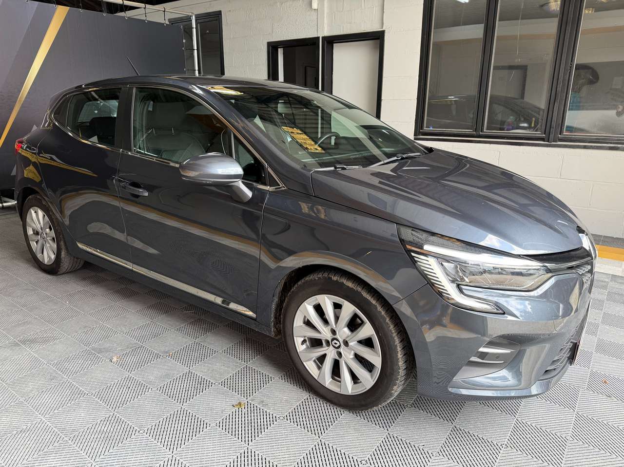 https://alternativecar.be/wp-content/uploads/2025/05/renault-clio-1-0-tce-limited-garantie-12m-105289-2.jpg