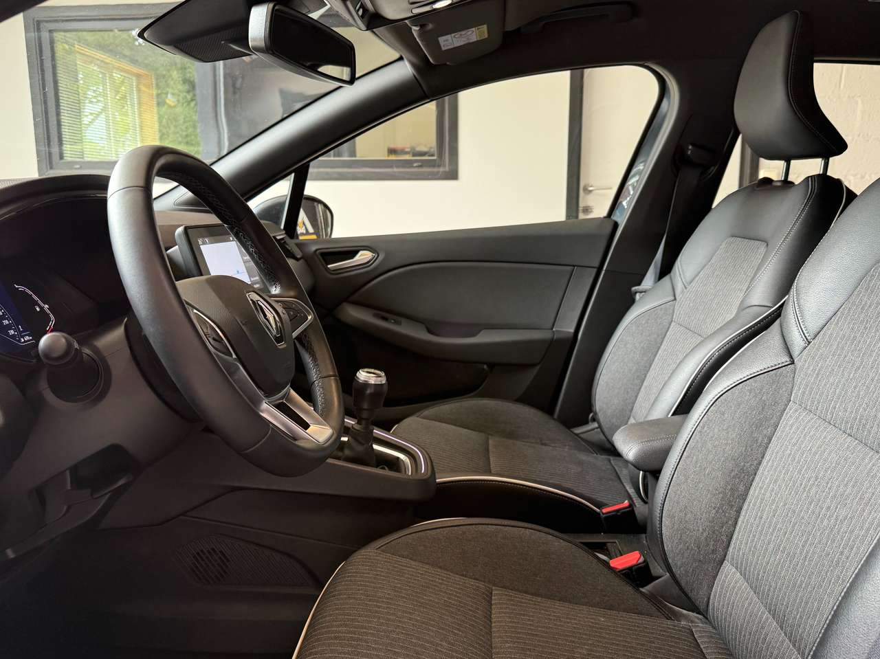 https://alternativecar.be/wp-content/uploads/2025/05/renault-clio-1-0-tce-limited-garantie-12m-105289-6.jpg