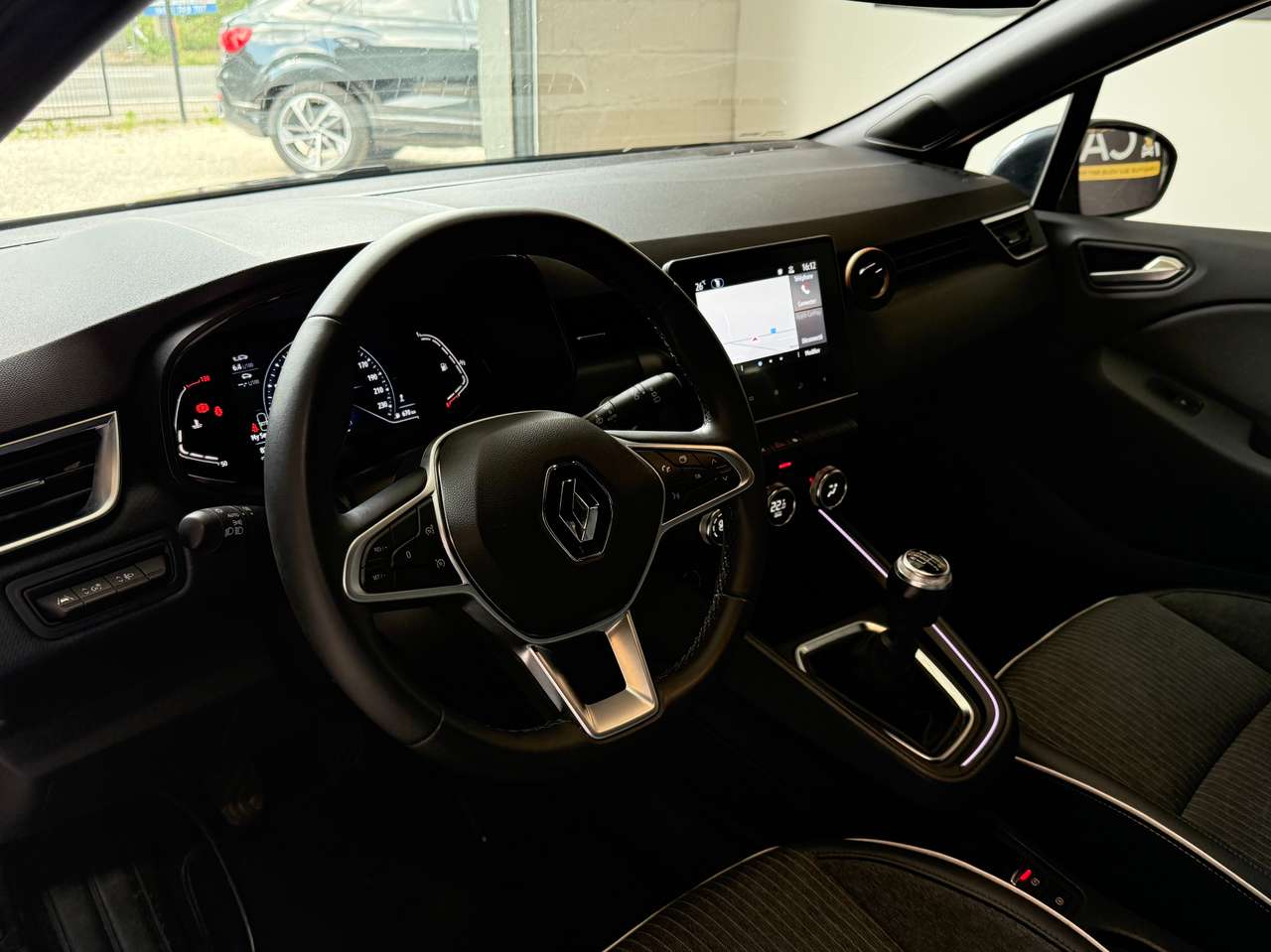 https://alternativecar.be/wp-content/uploads/2025/05/renault-clio-1-0-tce-limited-garantie-12m-105289-7.jpg