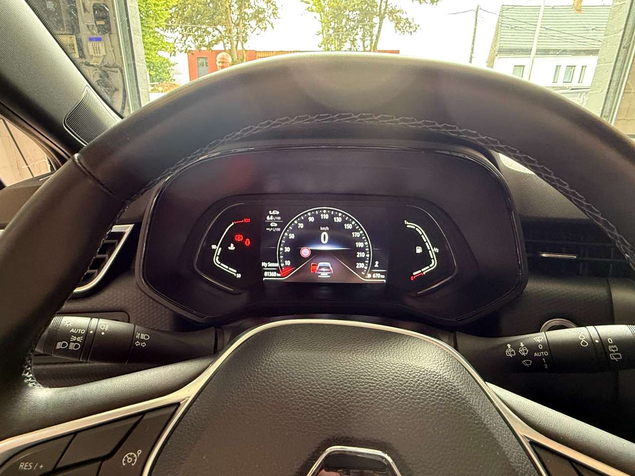 https://alternativecar.be/wp-content/uploads/2025/05/renault-clio-1-0-tce-limited-garantie-12m-105289-9.jpg