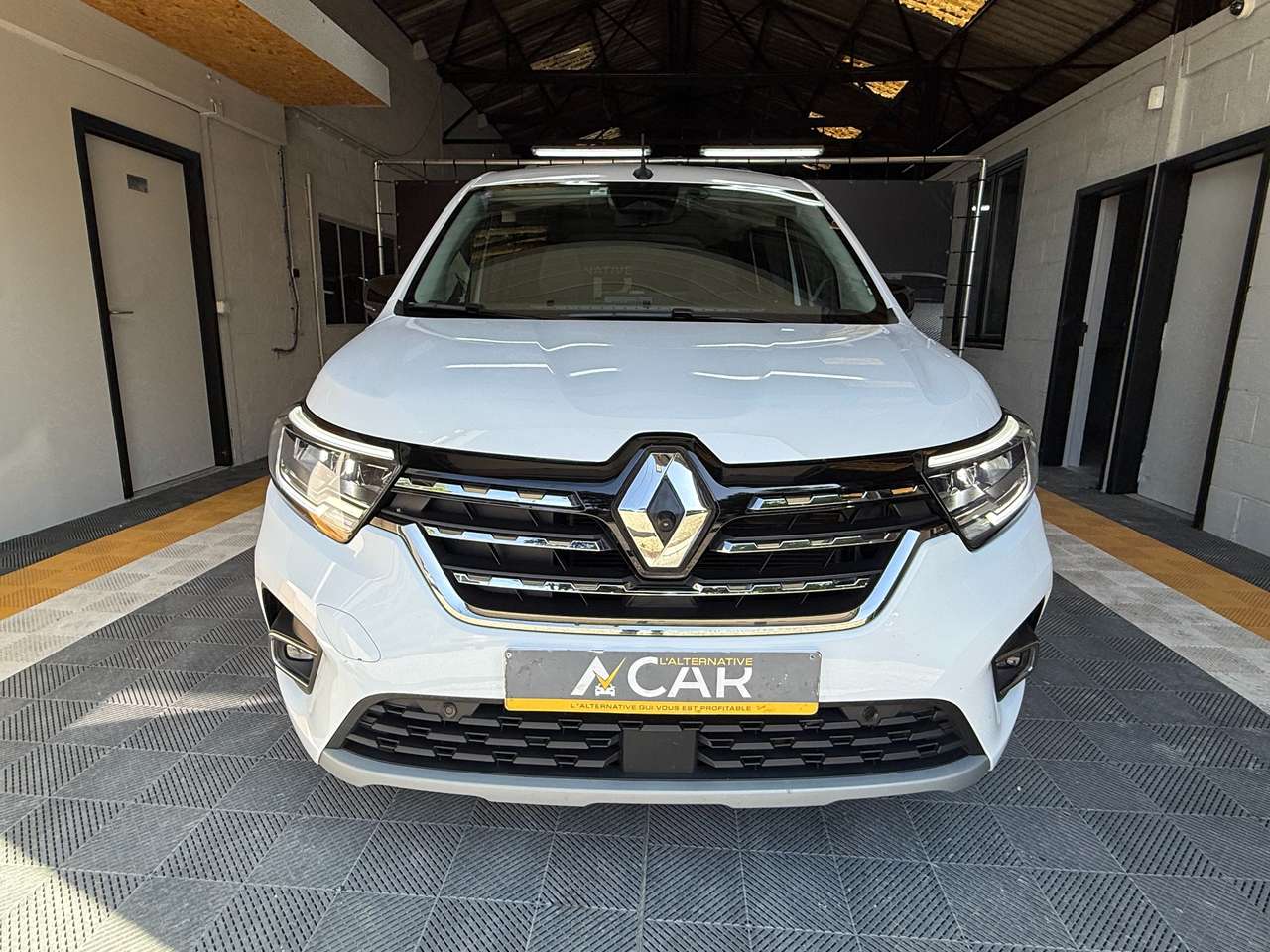 https://alternativecar.be/wp-content/uploads/2025/05/renault-kangoo-1-3-tce-techno-garantie-renault-10-2027-105128-1.jpg