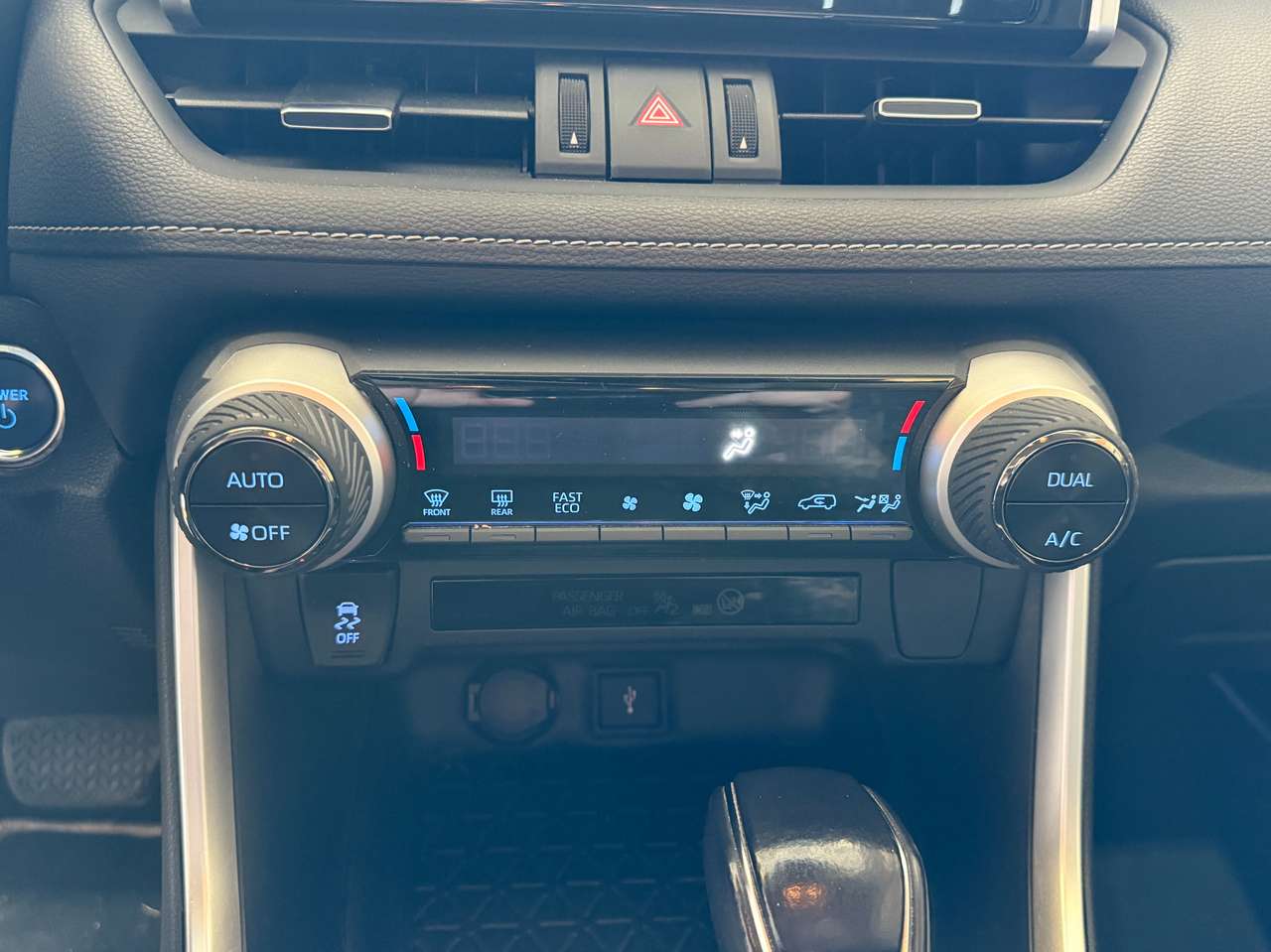 https://alternativecar.be/wp-content/uploads/2025/05/toyota-rav-4-rav4-2-5i-2wd-hybrid-dynamic-plus-garantie-2031-105418-14.jpg