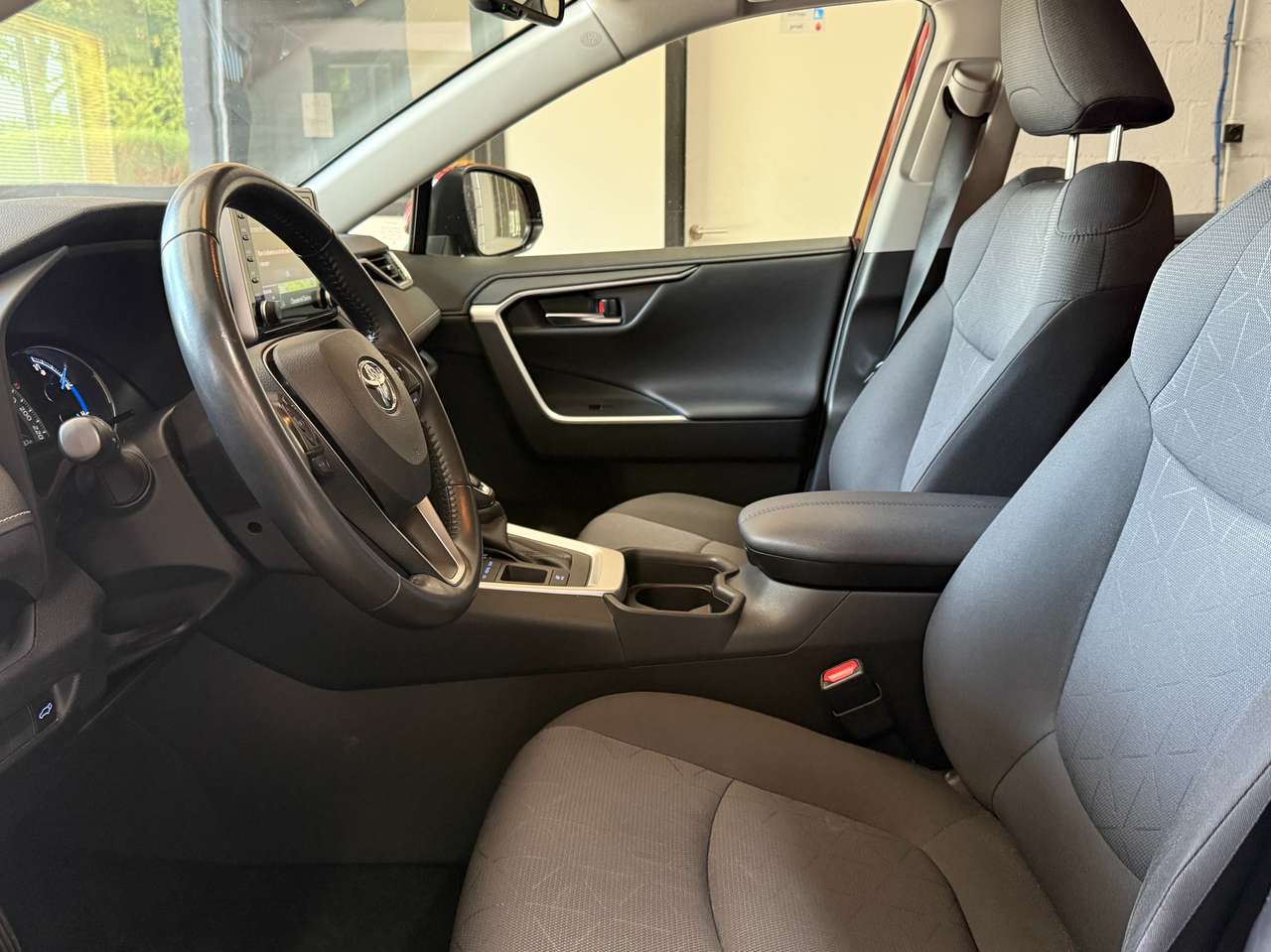 https://alternativecar.be/wp-content/uploads/2025/05/toyota-rav-4-rav4-2-5i-2wd-hybrid-dynamic-plus-garantie-2031-105418-6.jpg