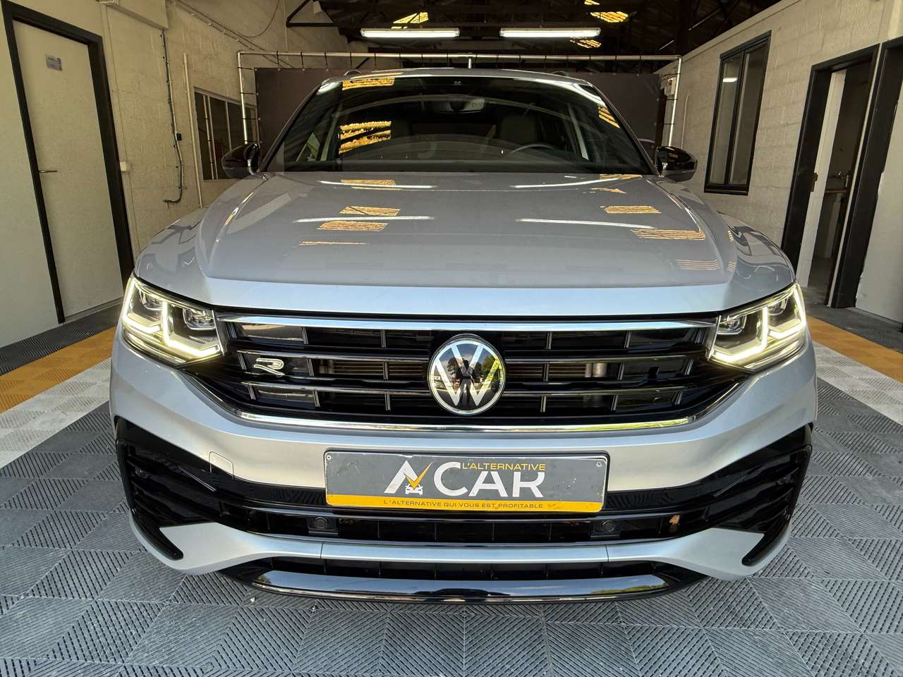 https://alternativecar.be/wp-content/uploads/2025/05/volkswagen-tiguan-2-0-tdi-scr-r-line-dsg-garantie-12m-105240-1.jpg