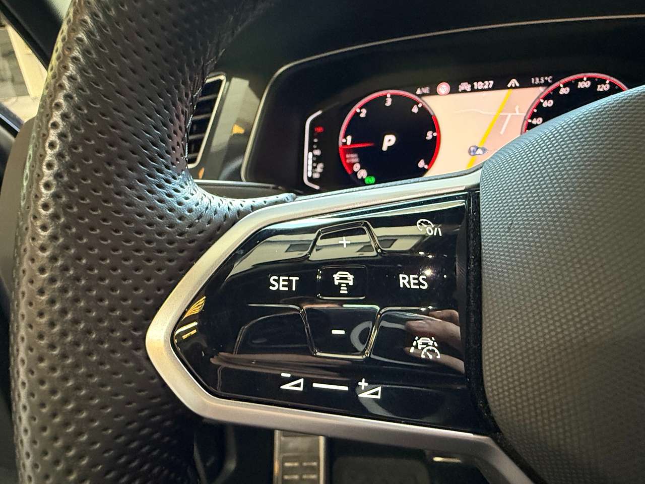 https://alternativecar.be/wp-content/uploads/2025/05/volkswagen-tiguan-2-0-tdi-scr-r-line-dsg-garantie-12m-105240-11.jpg