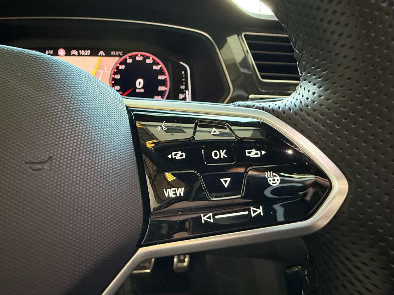 https://alternativecar.be/wp-content/uploads/2025/05/volkswagen-tiguan-2-0-tdi-scr-r-line-dsg-garantie-12m-105240-12.jpg