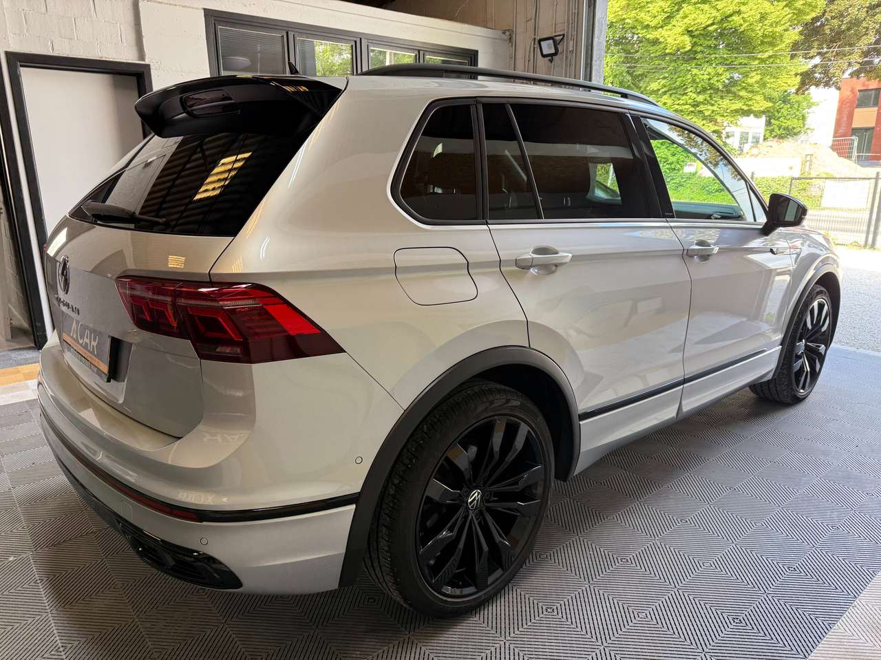 https://alternativecar.be/wp-content/uploads/2025/05/volkswagen-tiguan-2-0-tdi-scr-r-line-dsg-garantie-12m-105240-3.jpg
