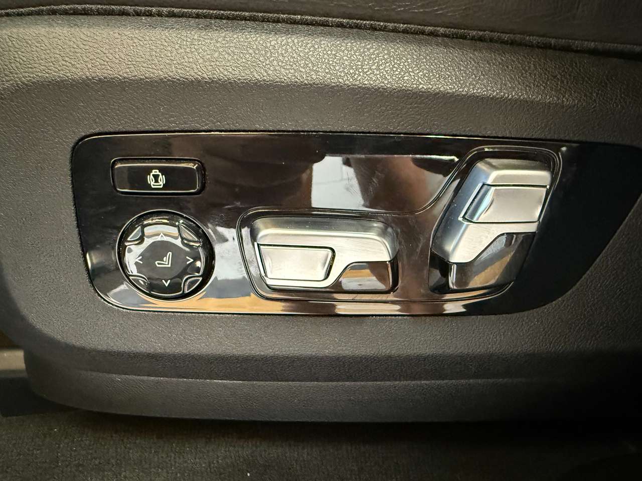 https://alternativecar.be/wp-content/uploads/2025/06/bmw-x6-3-0-das-xdrive30-mhev-pack-m-garantie-12m-105547-13.jpg