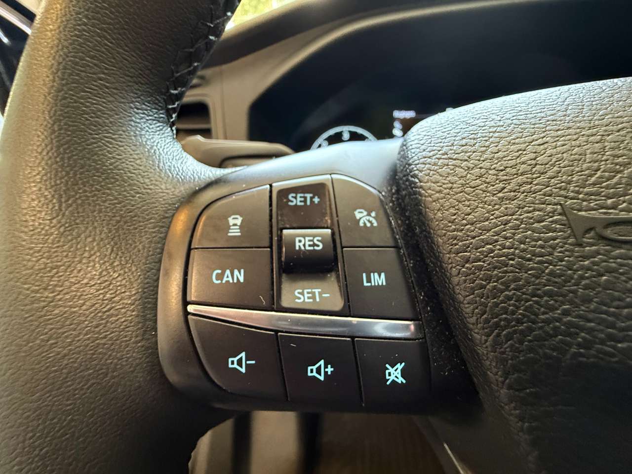 https://alternativecar.be/wp-content/uploads/2025/06/ford-transit-2-0-tdci-l3-2t-trend-double-cabine-garantie-ford-105482-10.jpg