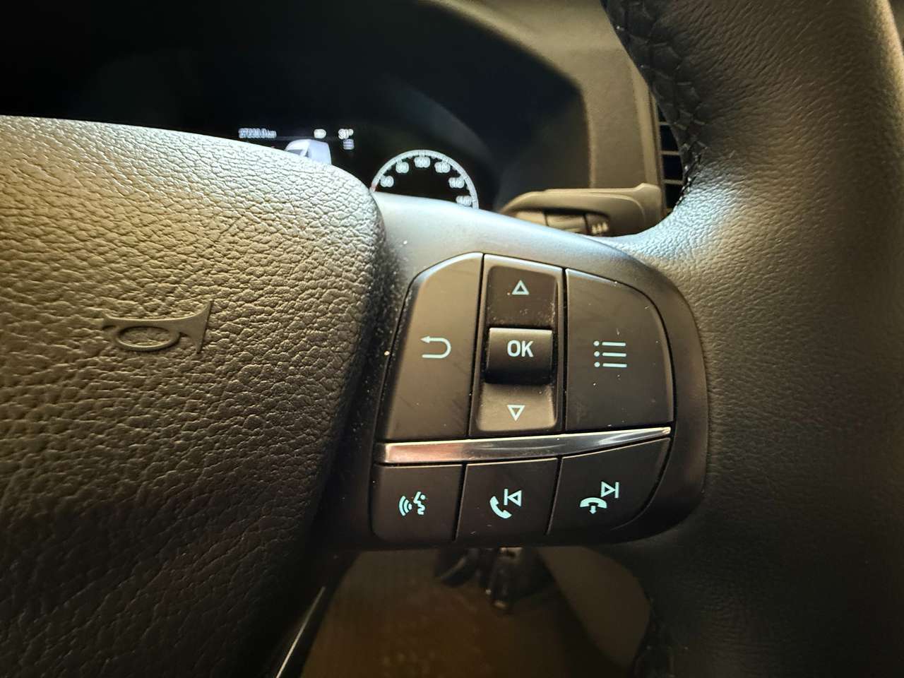 https://alternativecar.be/wp-content/uploads/2025/06/ford-transit-2-0-tdci-l3-2t-trend-double-cabine-garantie-ford-105482-11.jpg