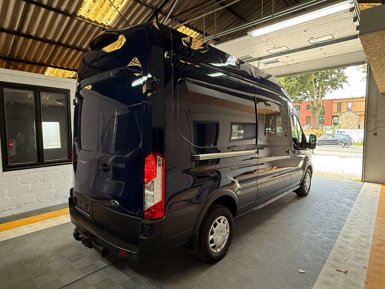 https://alternativecar.be/wp-content/uploads/2025/06/ford-transit-2-0-tdci-l3-2t-trend-double-cabine-garantie-ford-105482-3.jpg