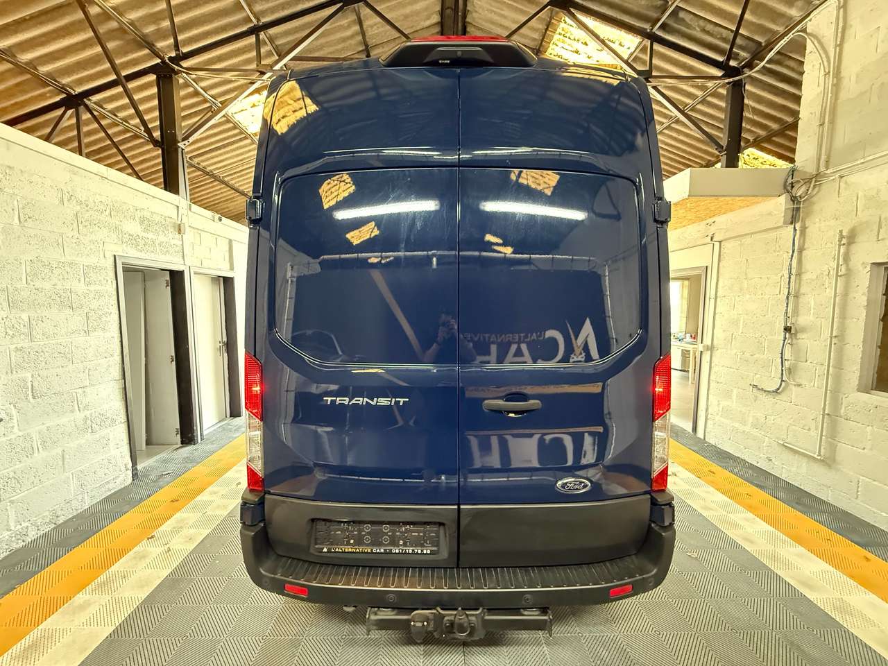https://alternativecar.be/wp-content/uploads/2025/06/ford-transit-2-0-tdci-l3-2t-trend-double-cabine-garantie-ford-105482-4.jpg